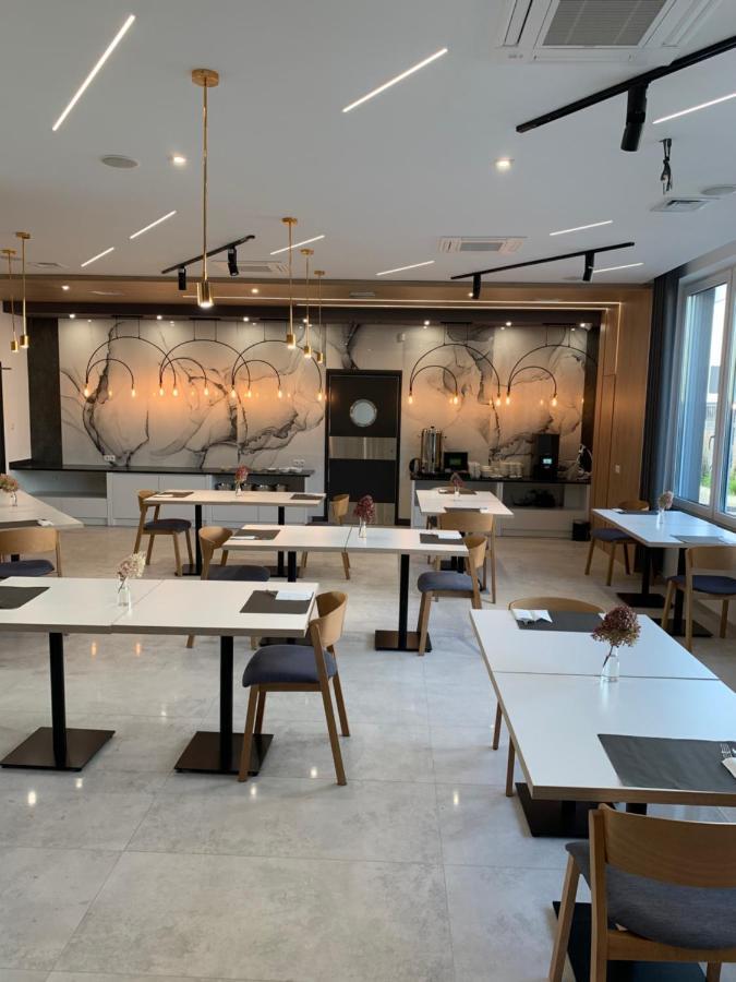 Hotel Coliber Klobuck Eksteriør billede