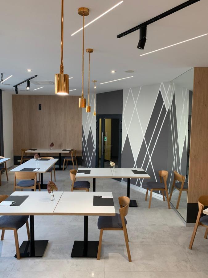 Hotel Coliber Klobuck Eksteriør billede