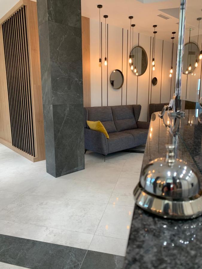 Hotel Coliber Klobuck Eksteriør billede