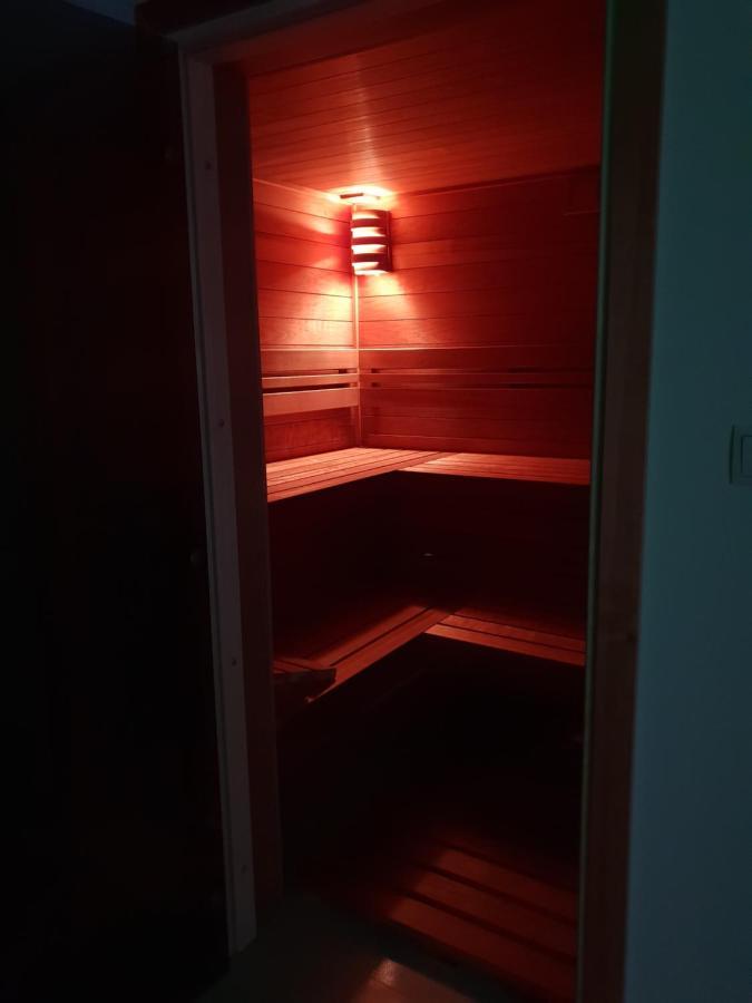 Hotel Coliber Klobuck Eksteriør billede